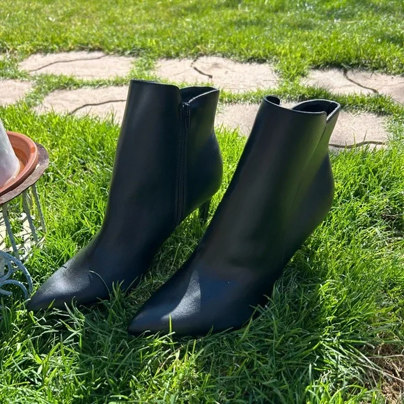 Nine West Black Vegan Leather Pointy Ankle Boots NWT Size 10 M - Picture 6 of 8
